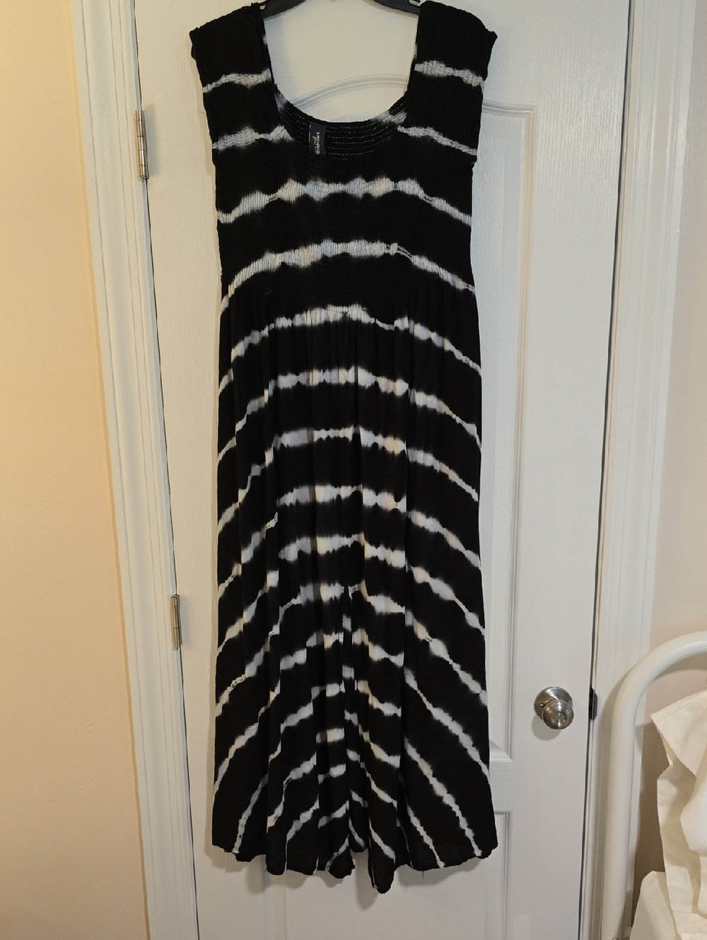 Swimsuits For All Black & White Tie-Dye Sleeveless Maxi Dress
